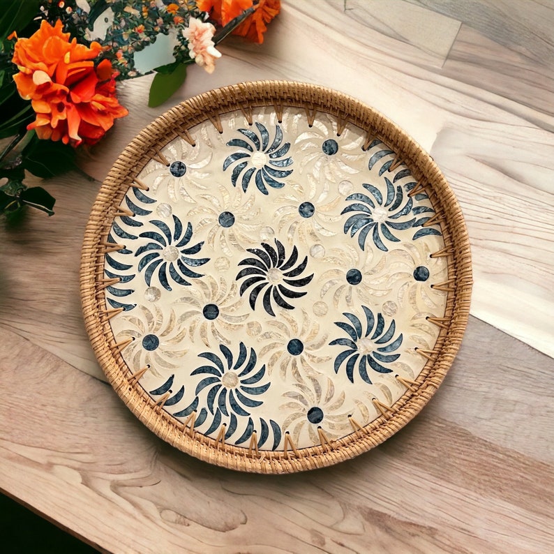 Khay Tròn Đan Coivibes Khảm Xà Cừ Họa Tiết Chong Chóng Xanh