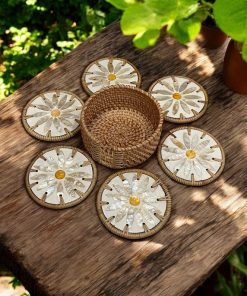 Bộ 6 Đế Lót Ly Coivibes Khảm Xà Cừ Hoa Cúc Trắng Kèm Giỏ Đựng Mây Tre Thủ Công